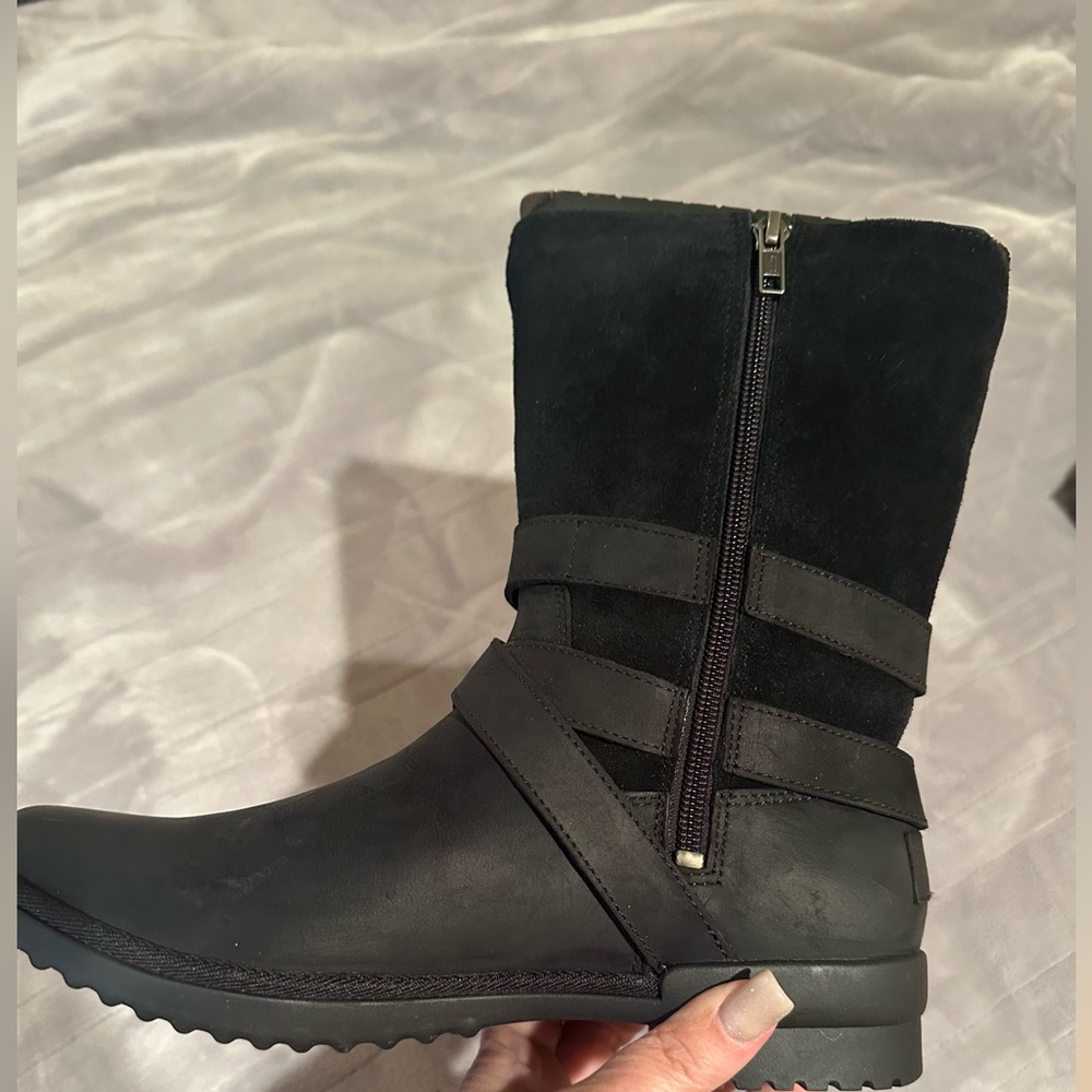 UGG Lorna Waterproof Bootie Black Suede Leather size 9 - NEW IN BOX never worn - Picture 9 of 16